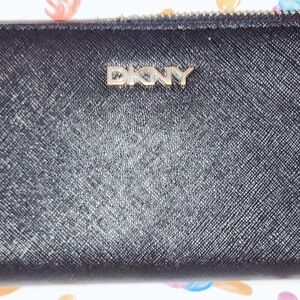 Dkny Black Textured Zip Wallet with Gold Logo